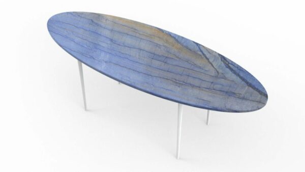 Table basse en forme de planche de surf en quartzite azul macaubas