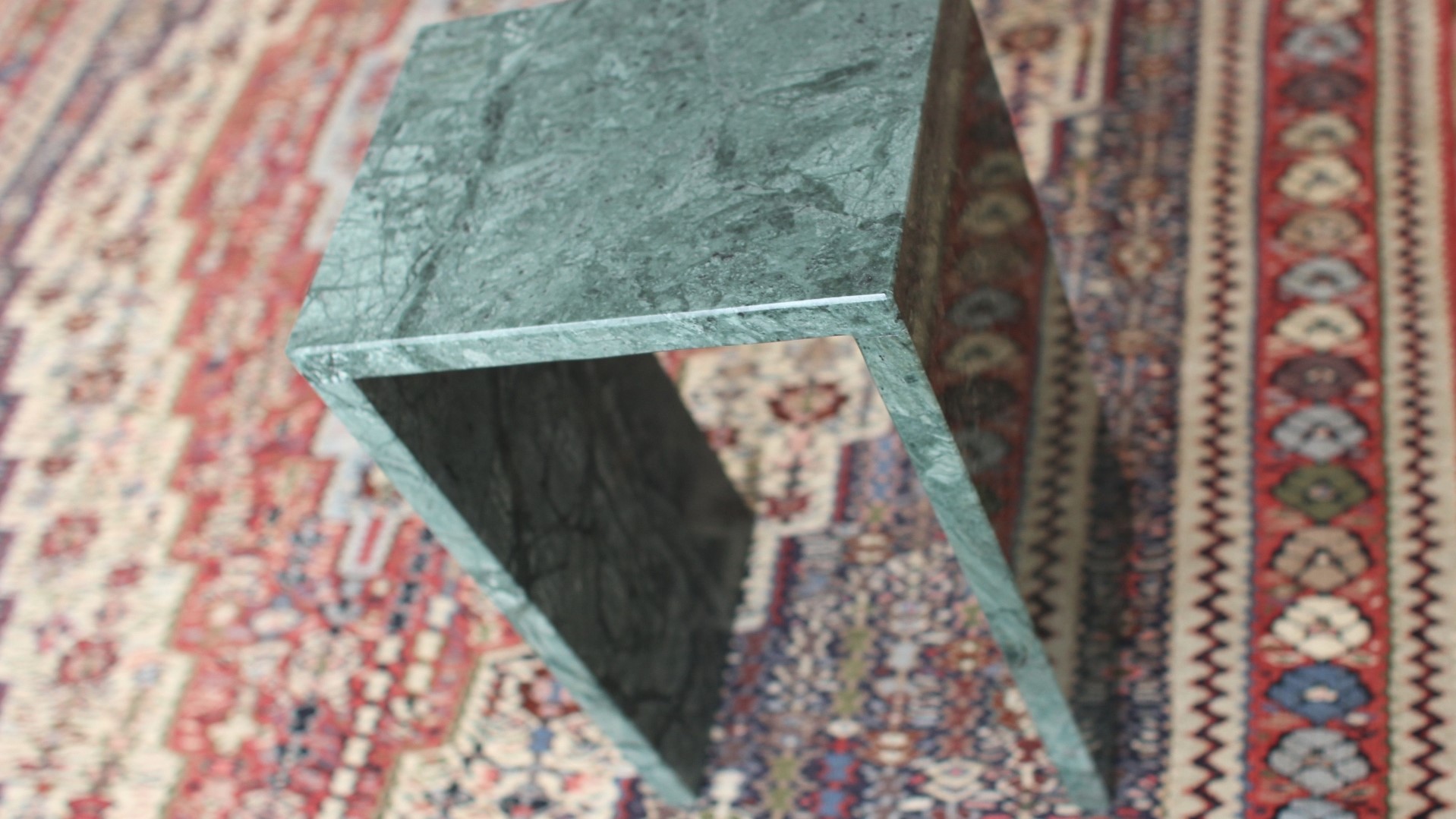 Les mobiliers en marbre : table de chevet